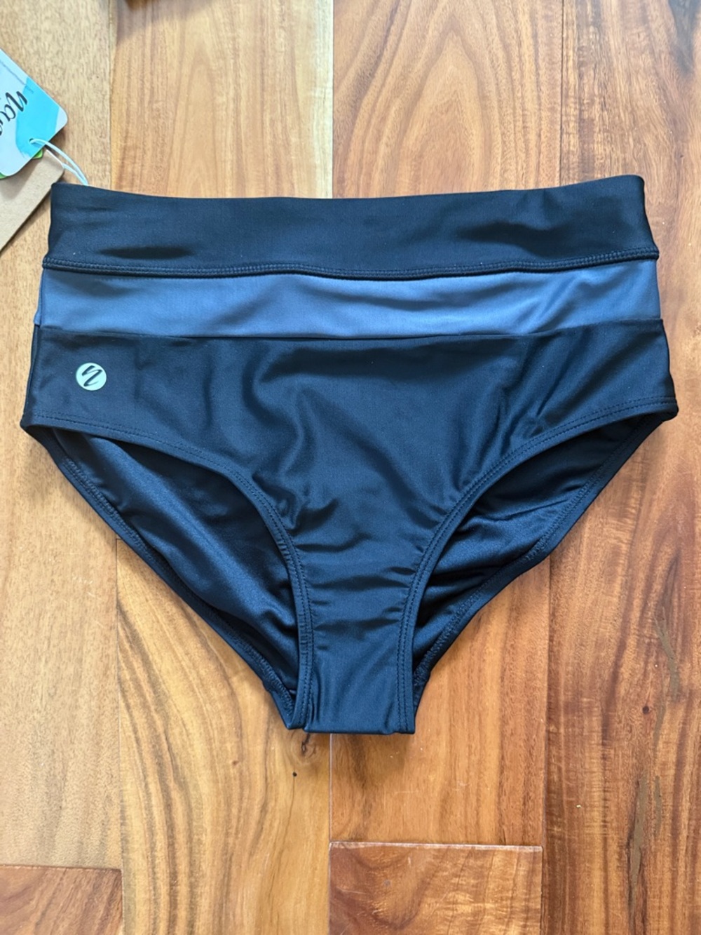 Nani Black Bikini - M Top, S Bottoms - Picture 3 of 14